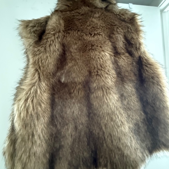 Abercrombie Faux Fur Vest - Picture 3 of 3